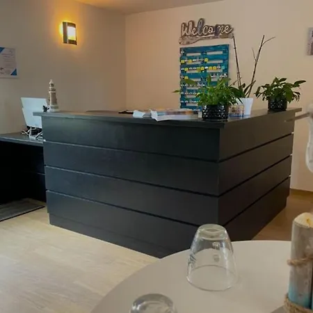 Avec Terrasse Pour 5 A - Api-1-52-687 Camping *