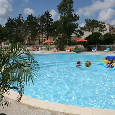 Avec Terrasse Pour 5 A - Api-1-52-687 Camping Saint-Georges-d'Oleron